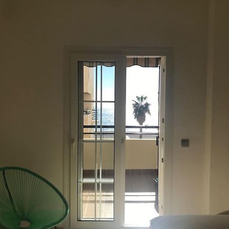 Espectacular Residencial En 1A Linea Con Piscina Apartment Benajarafe Bagian luar foto