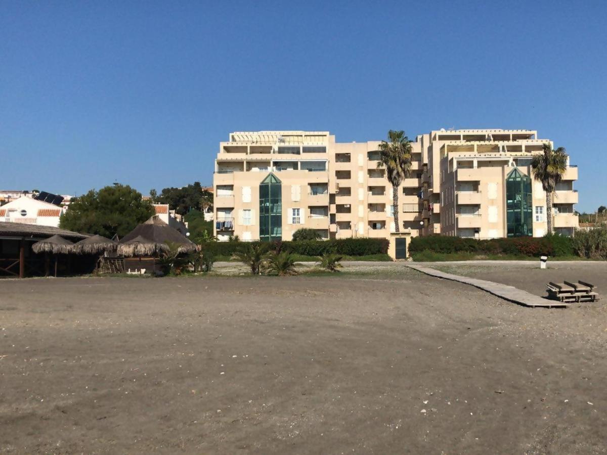 Espectacular Residencial En 1A Linea Con Piscina Apartment Benajarafe Bagian luar foto