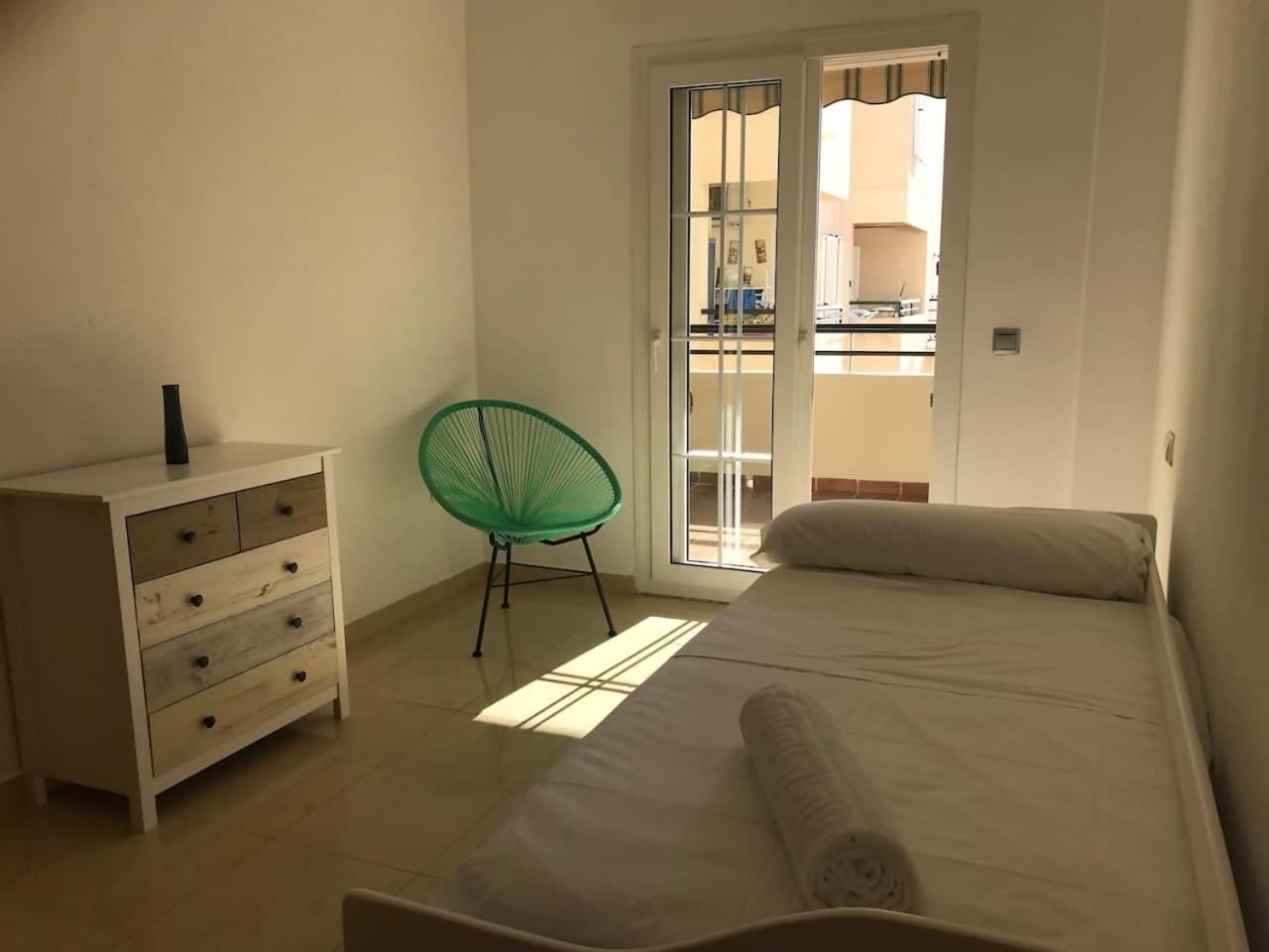Espectacular Residencial En 1A Linea Con Piscina Apartment Benajarafe Bagian luar foto
