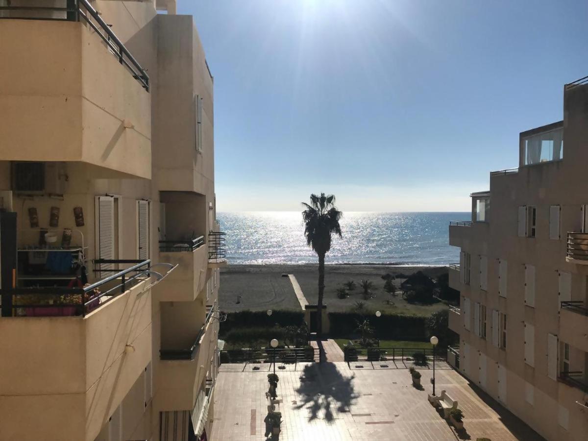 Espectacular Residencial En 1A Linea Con Piscina Apartment Benajarafe Bagian luar foto