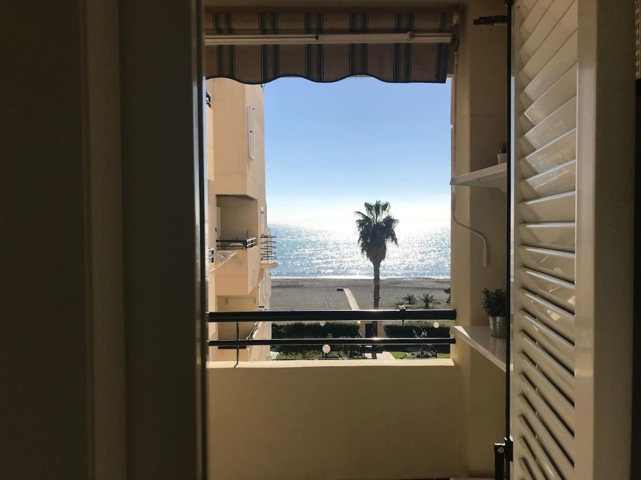 Espectacular Residencial En 1A Linea Con Piscina Apartment Benajarafe Bagian luar foto