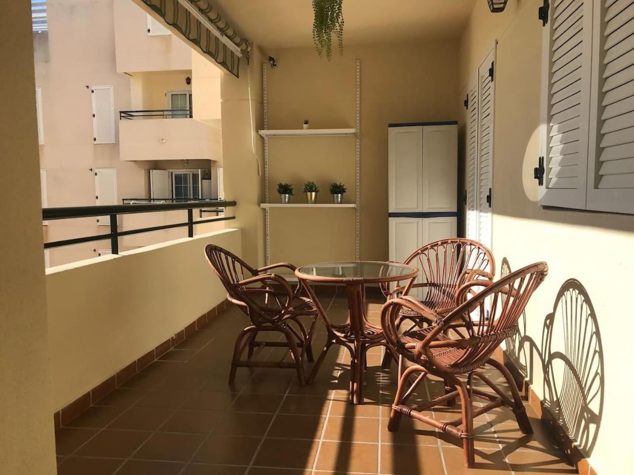 Espectacular Residencial En 1A Linea Con Piscina Apartment Benajarafe Bagian luar foto