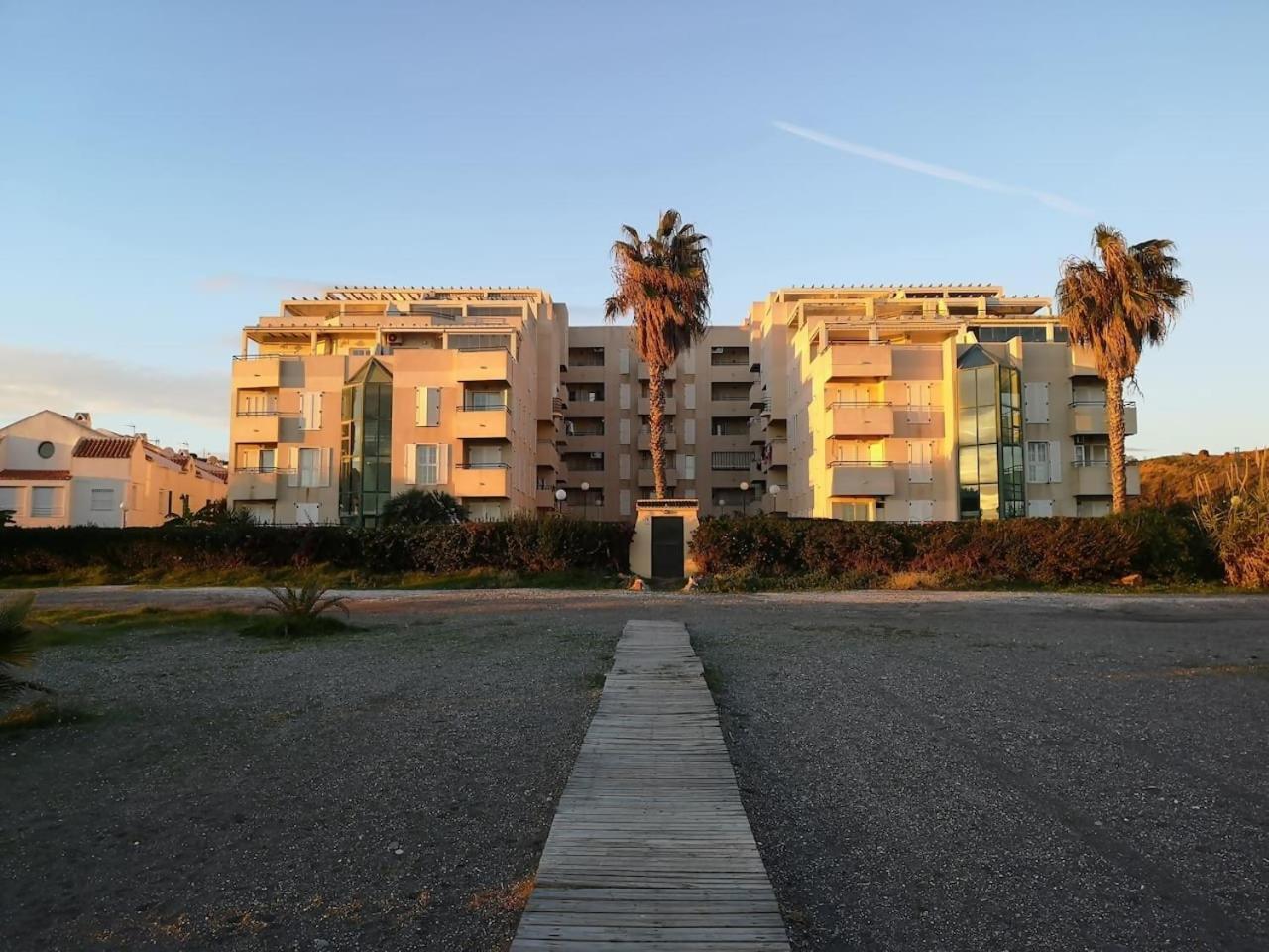 Espectacular Residencial En 1A Linea Con Piscina Apartment Benajarafe Bagian luar foto